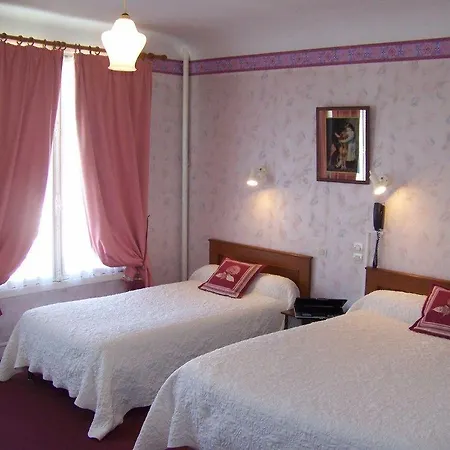 Hotel La Pocatiere 2*