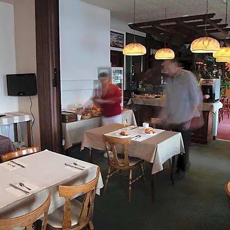 Hotel La Pocatiere 2*